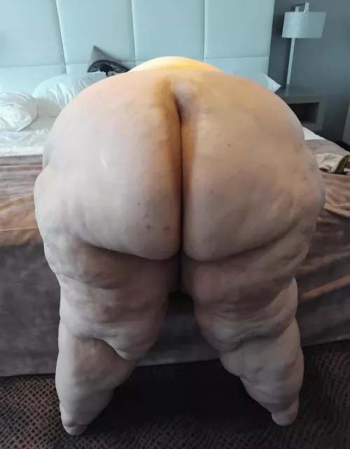The biggest butt you will see today😍