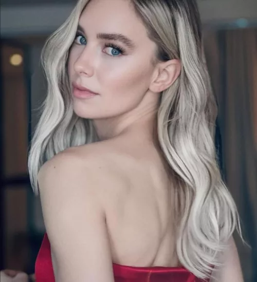 Vanessa Kirby 
