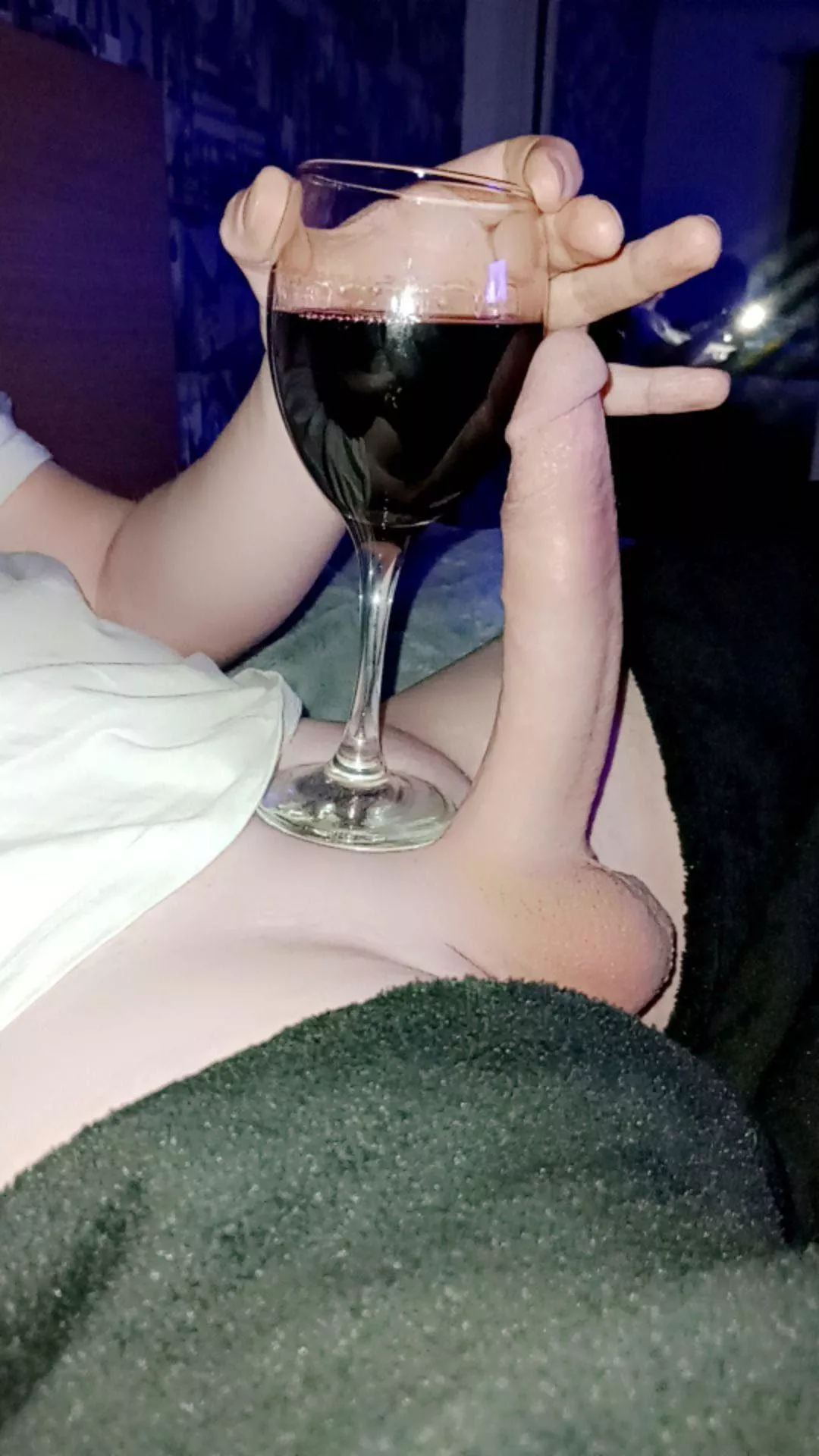 [18] wine anyone? 