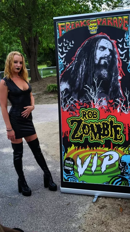 Am I still sexy in my concert attire??