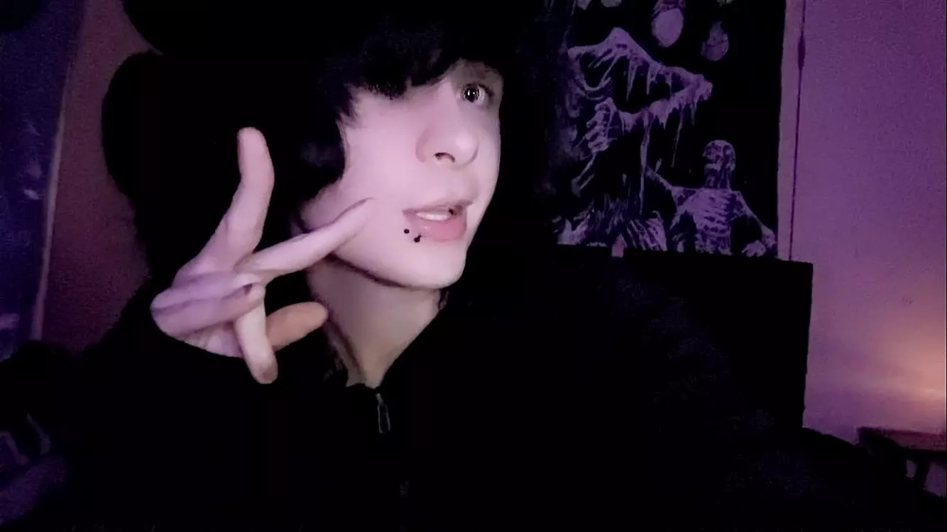 anyoneee need a heal$lut in league?