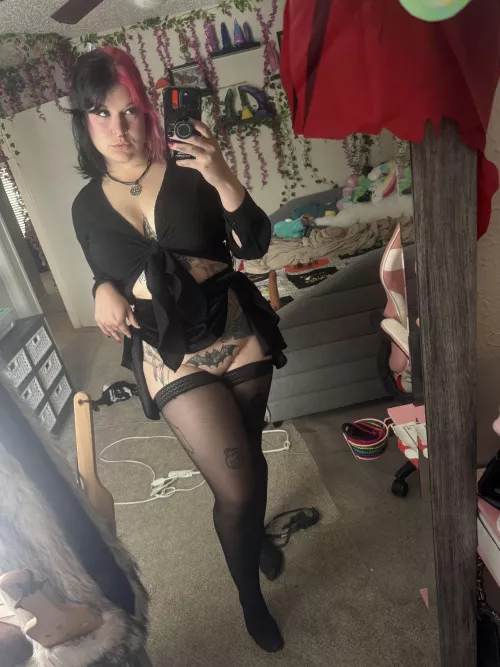 Are you tall enough to be my big spoon tonight?? Would love to know what that feels like. [F] 6 ft