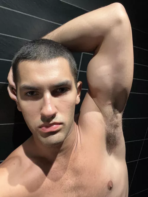 Crazy how my sweaty pit makes so many of you so weak 