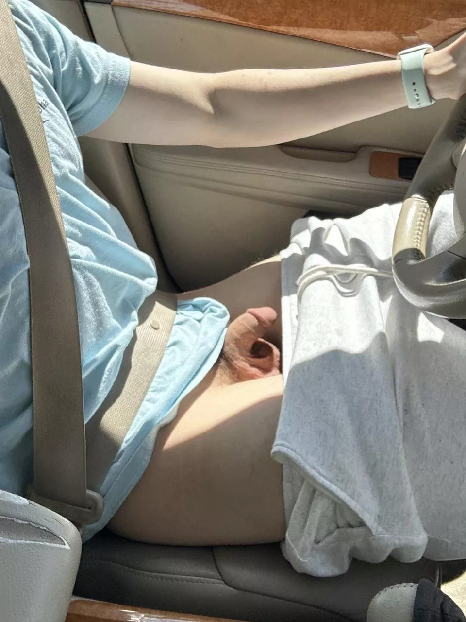 freshly 18, would u suck while i drive?