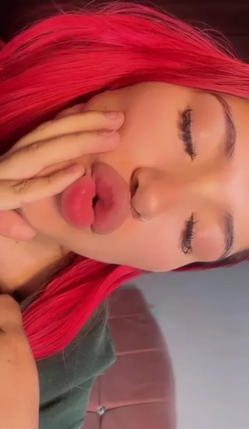 Kiss my juicy lips (or if you have any other idea i'll take it)