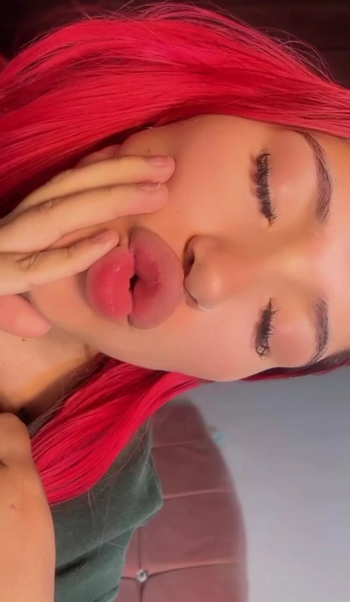 Kiss my juicy lips (or if you have any other idea i'll take it)