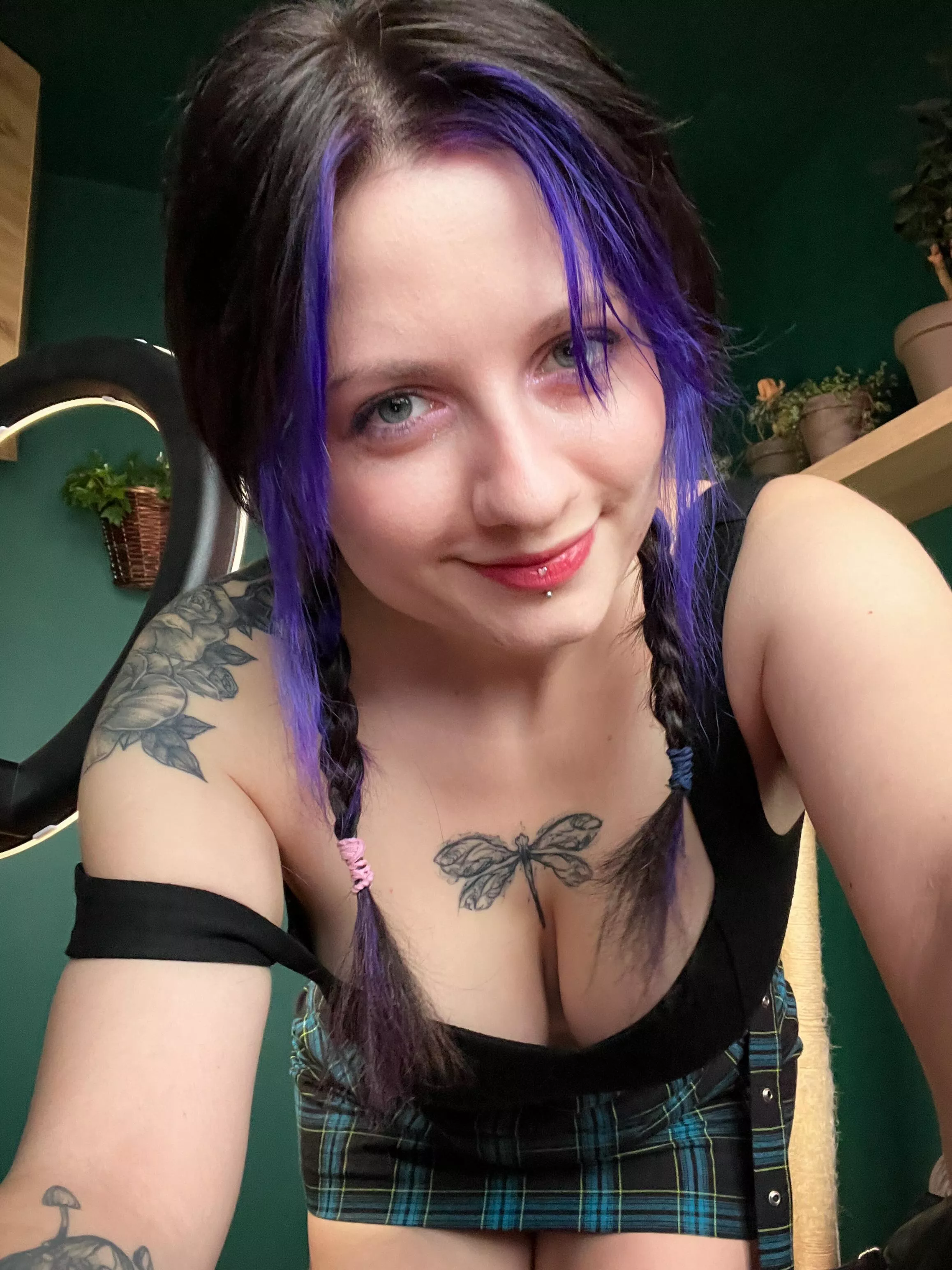 pov im a server at your table