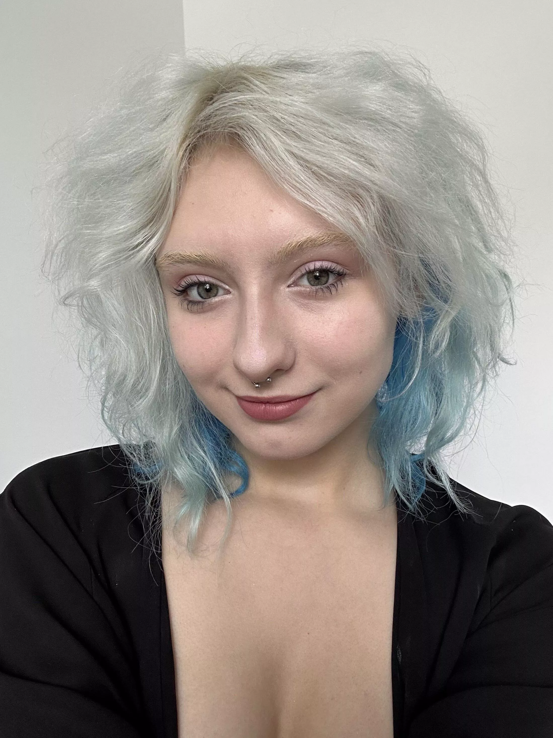 The face of a young alt girl [wife]