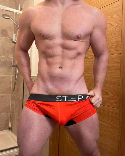 Wanna get outta these dirty gym boxers and into the shower. Wanna keep me company?