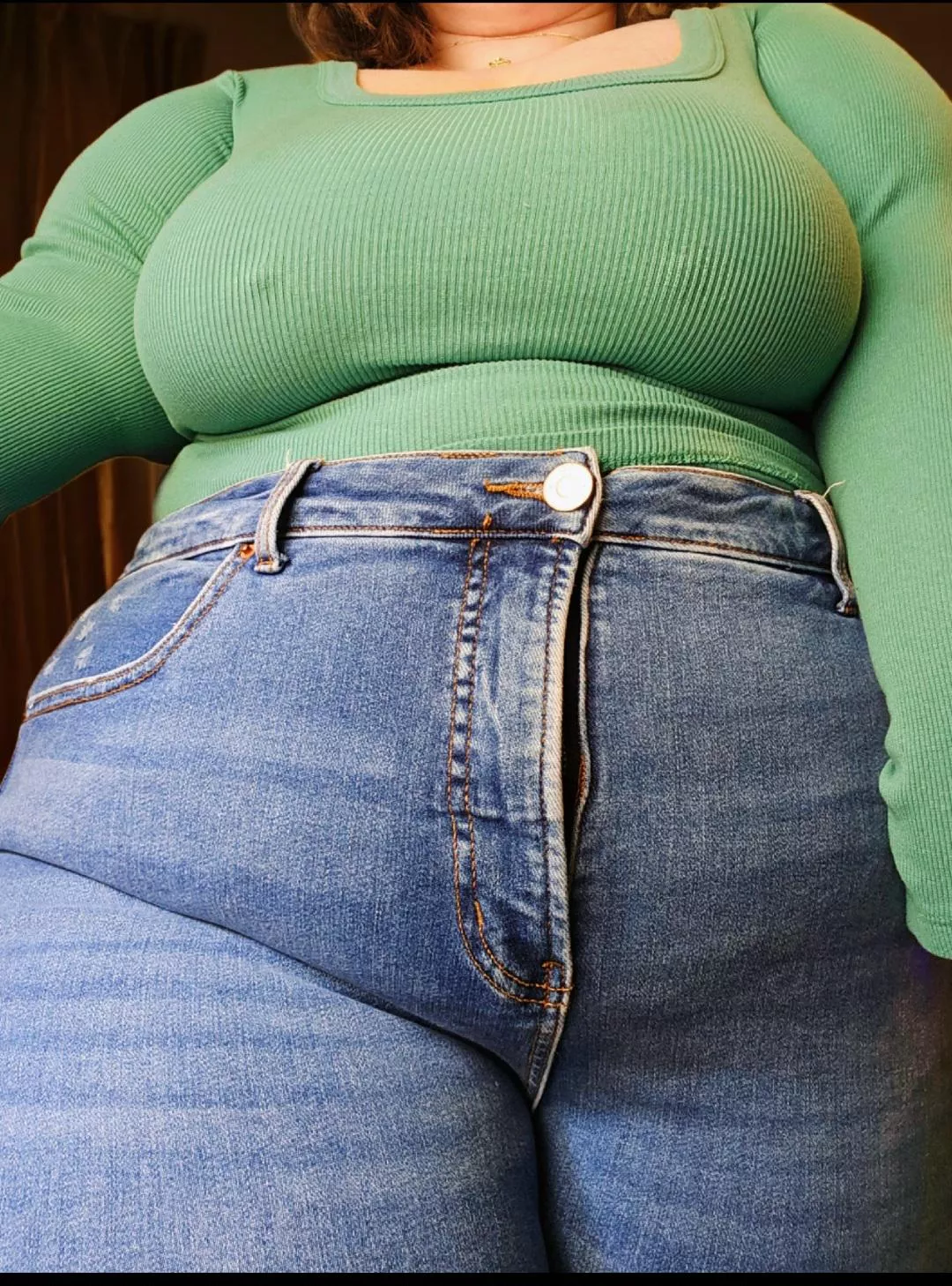 Whos gonna feed me enough snacks so these pants don't fit anymore? 💚