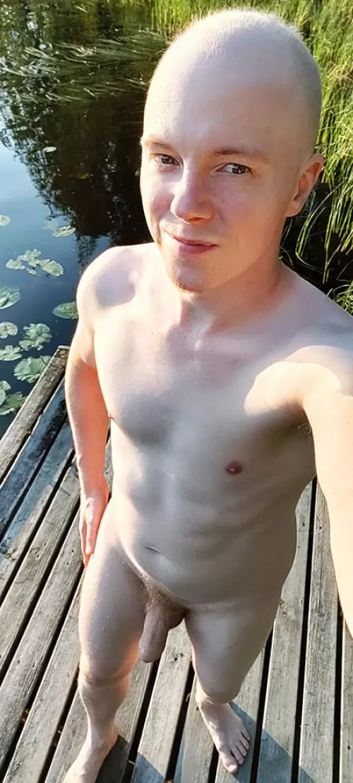 I wanted to post in this sub, so I (m) took my clothes off