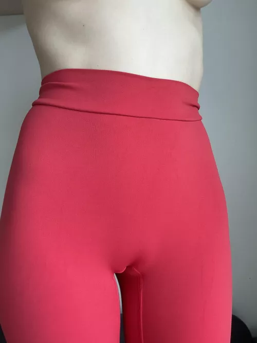 my pussy loves to suck leggings into itself