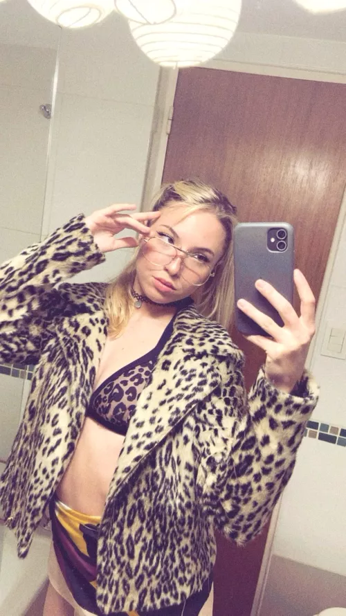 My slutty outfit, confident vibe; bathroom selfie looked better 😏