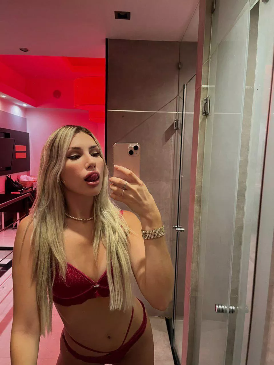 This is how slutty girl tease like 😋