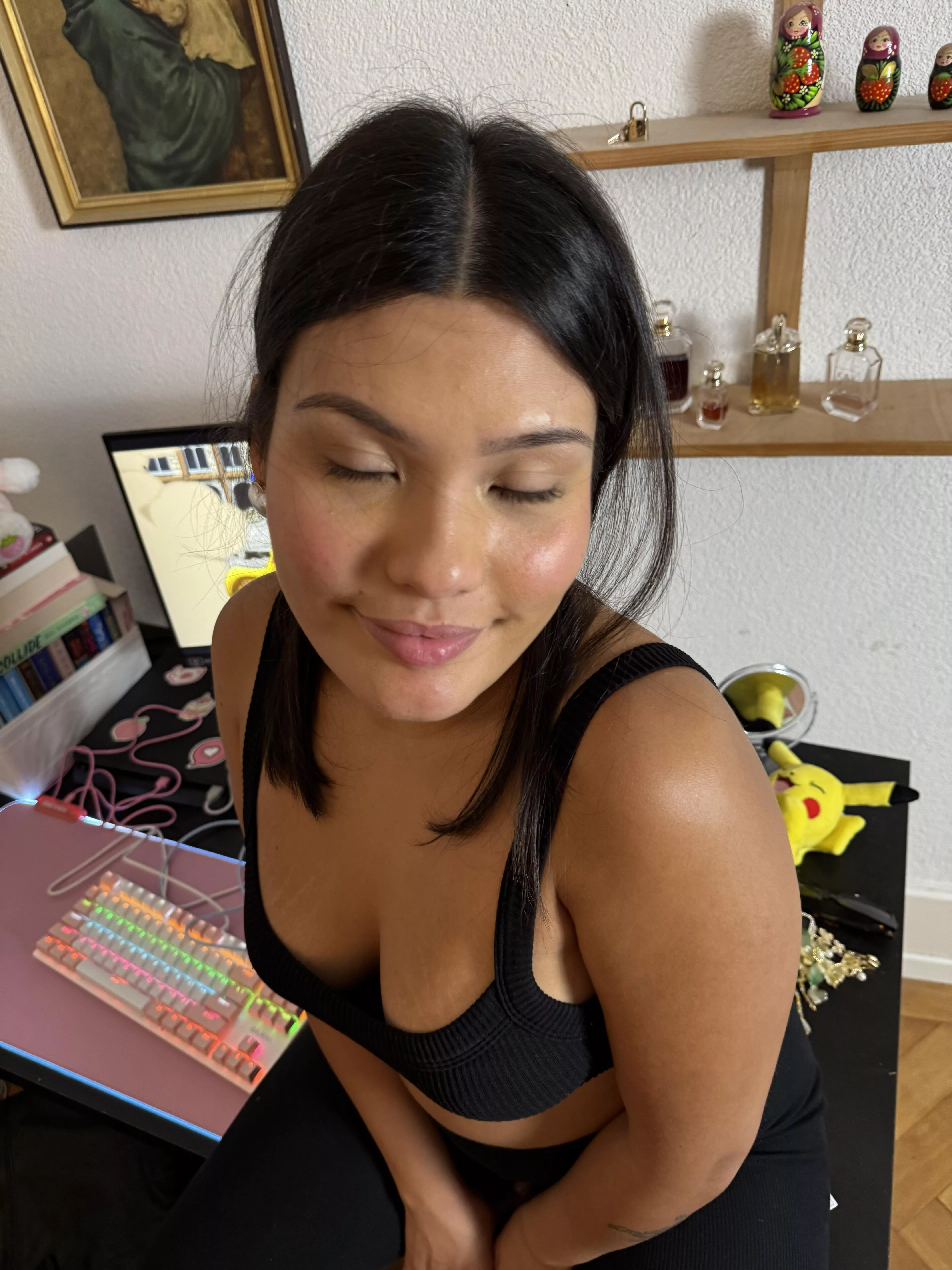 would u let me chill in ur home in a sports bra