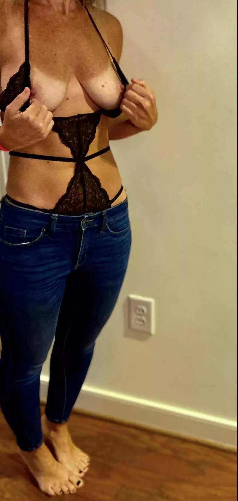 Curvy body and tan lines 43F 