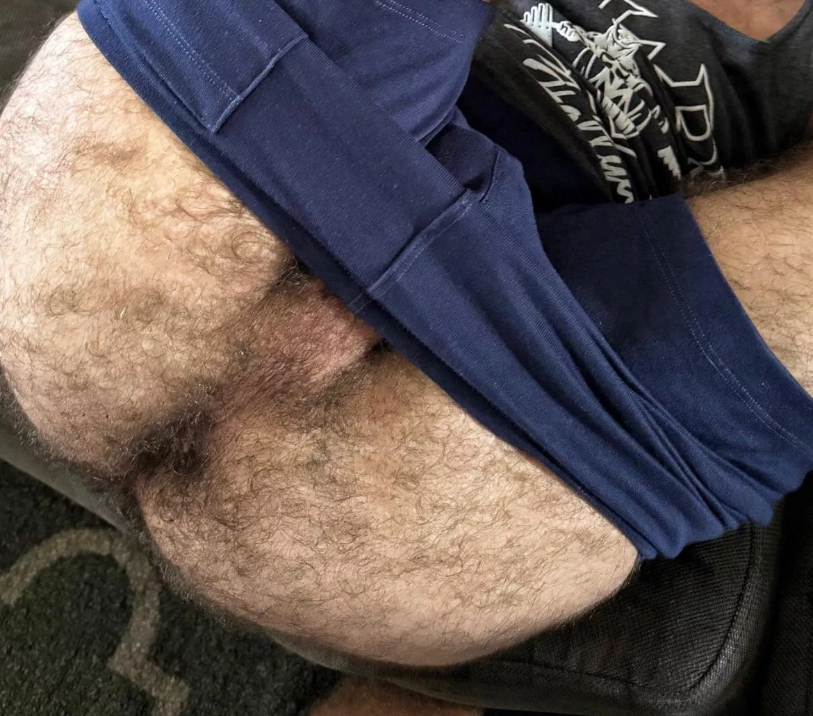 Dad’s musky post-workout ass