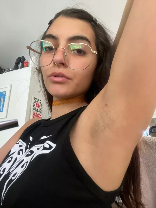 I want a boyfriend to suck my armpits every morning 