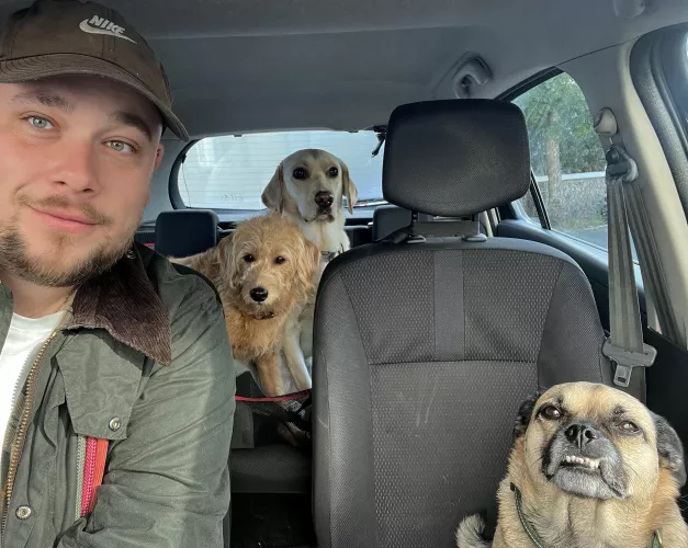 Likely to be homeless by the end of the week so here is a happy pic of me and two of my doggies ♥️