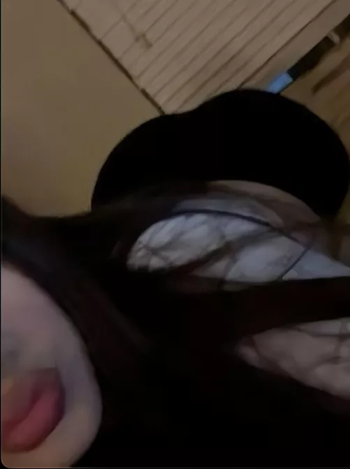 Need a daddy to come f me😞😖