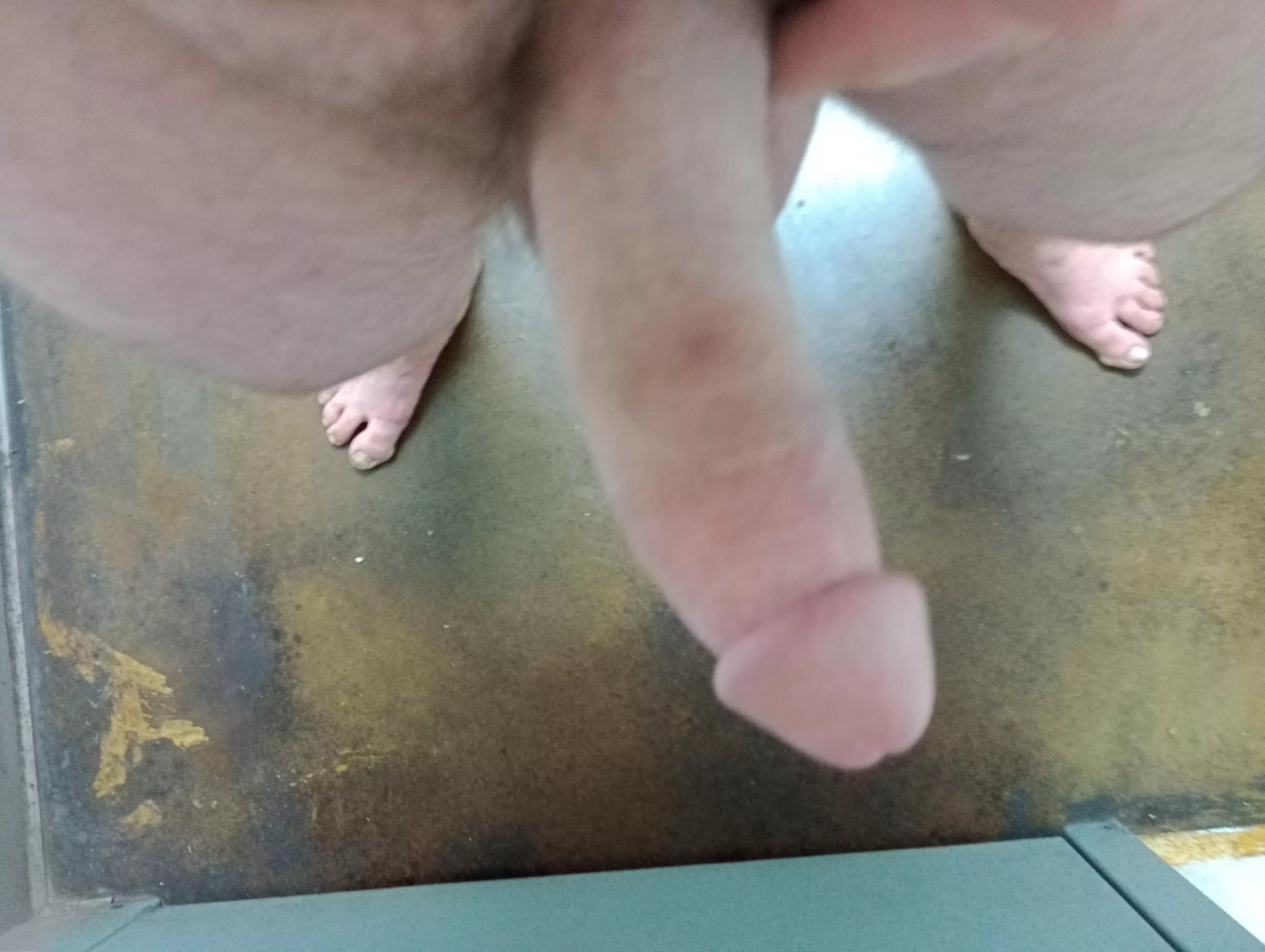 Need some kinky friends to share pics