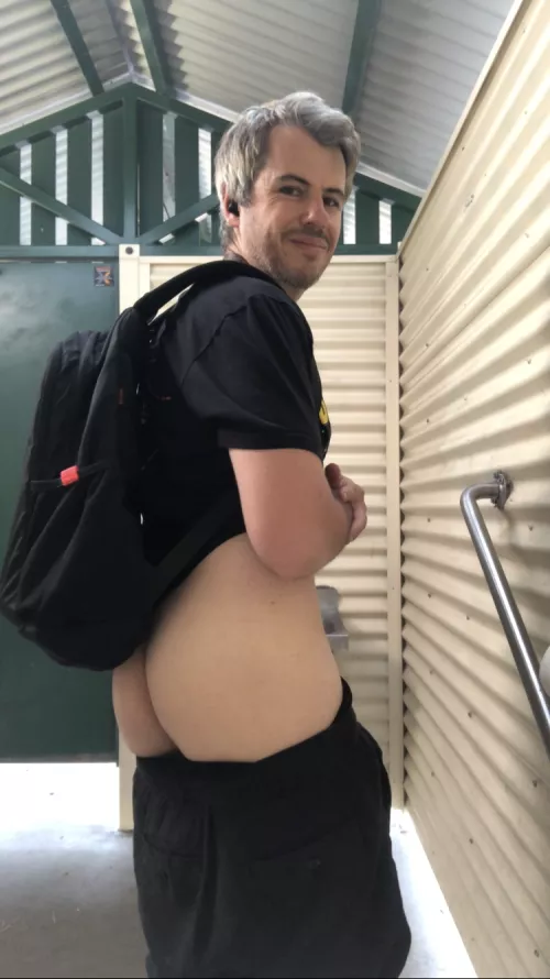 Showing my daddy ass in the public toilet for you