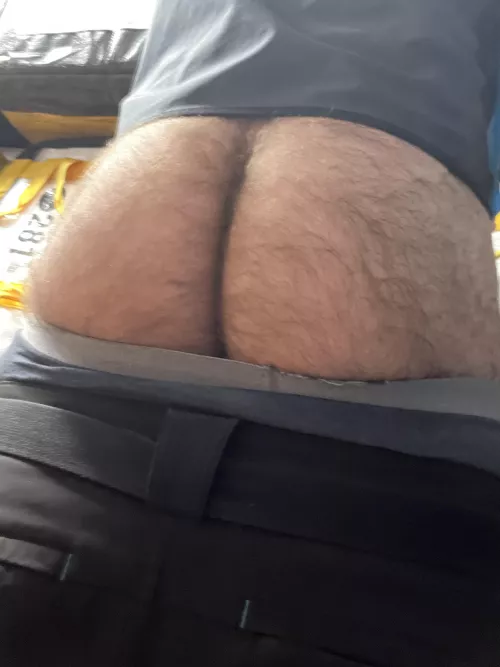 this is why your packages are late😝