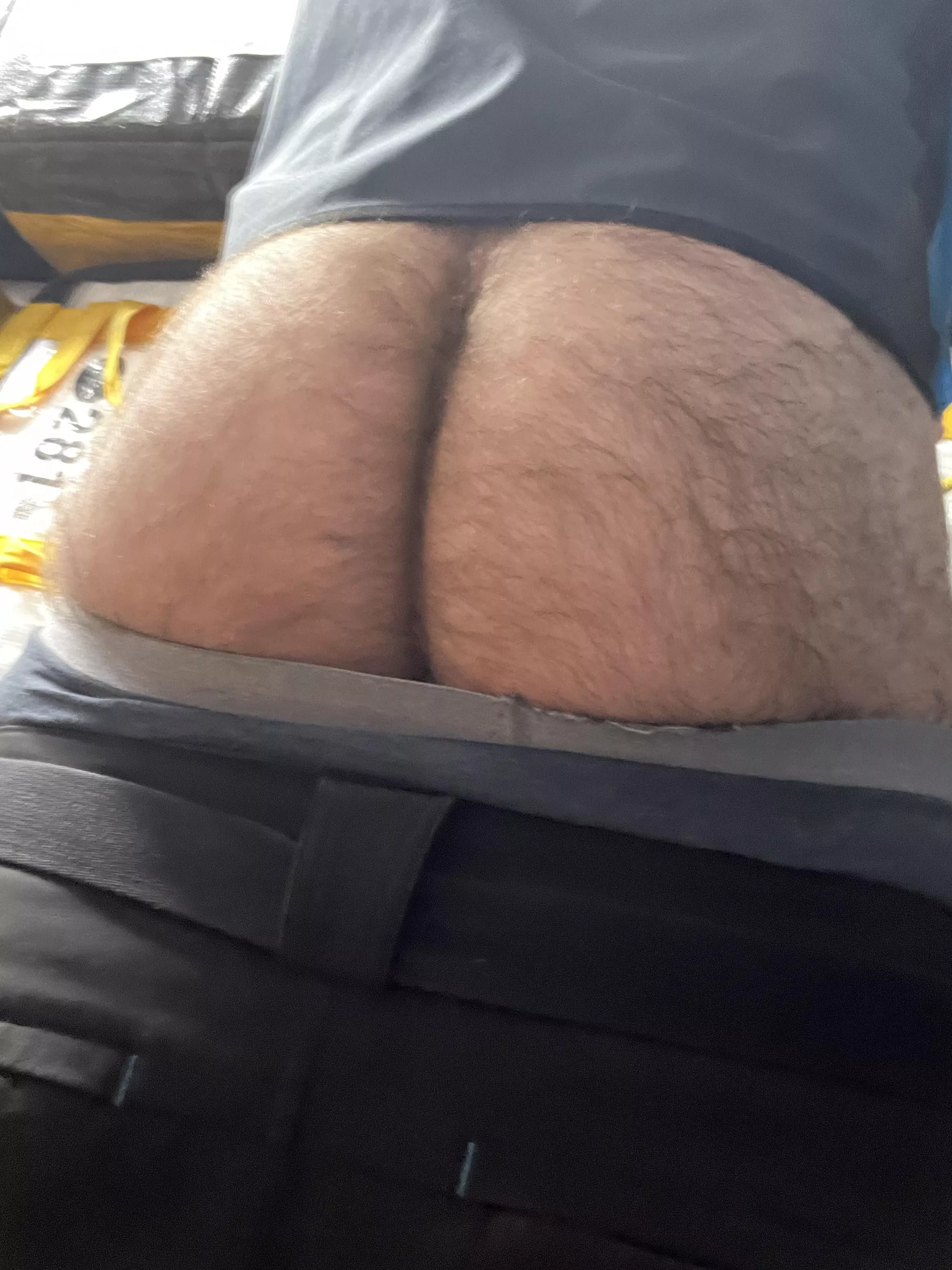 this is why your packages are late😝