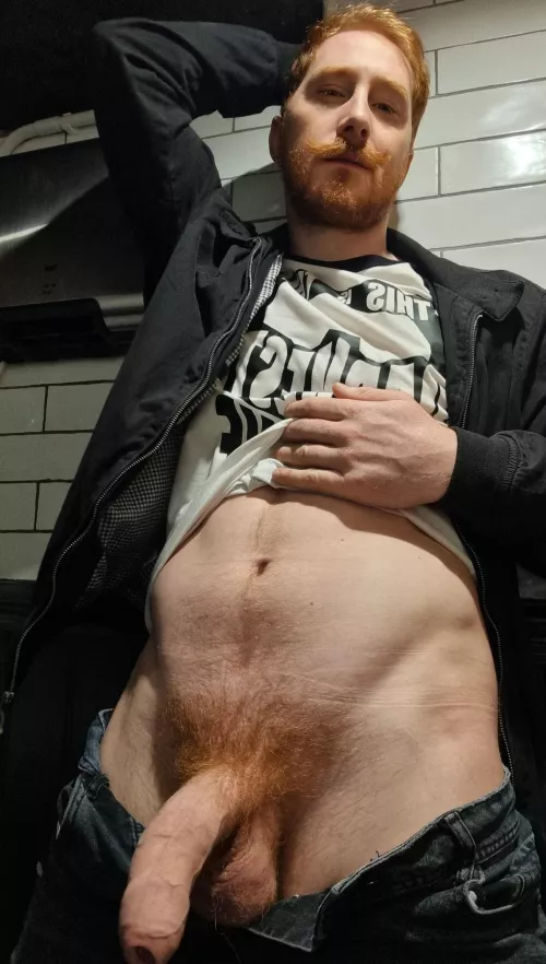 This lighting is good for my hair colour!