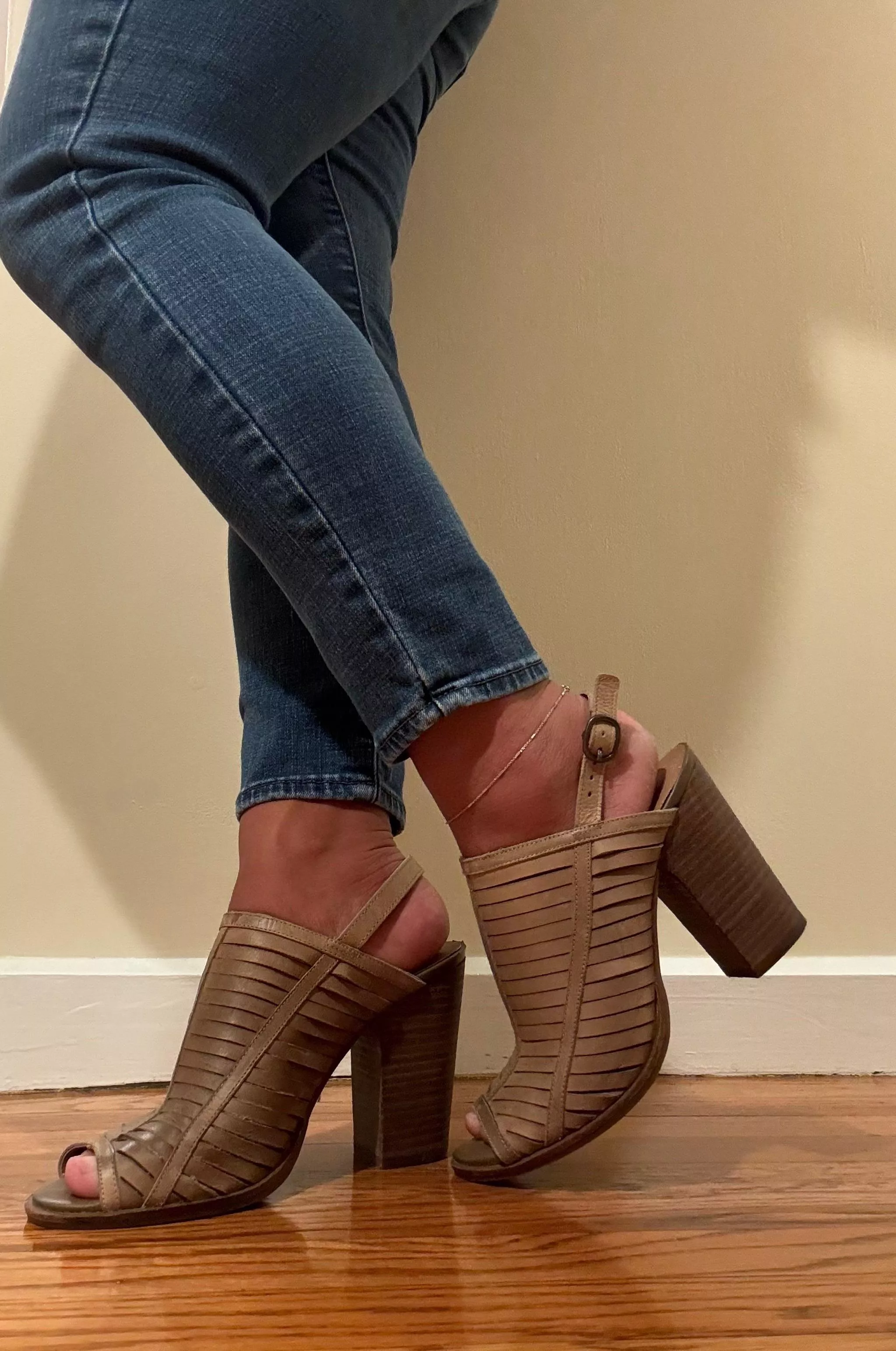 Trying on heels for later tonight…another gem from Lucky Brand 