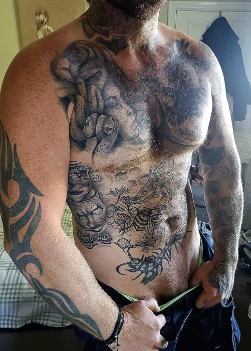 Would you play with this blue collar daddy after work ??