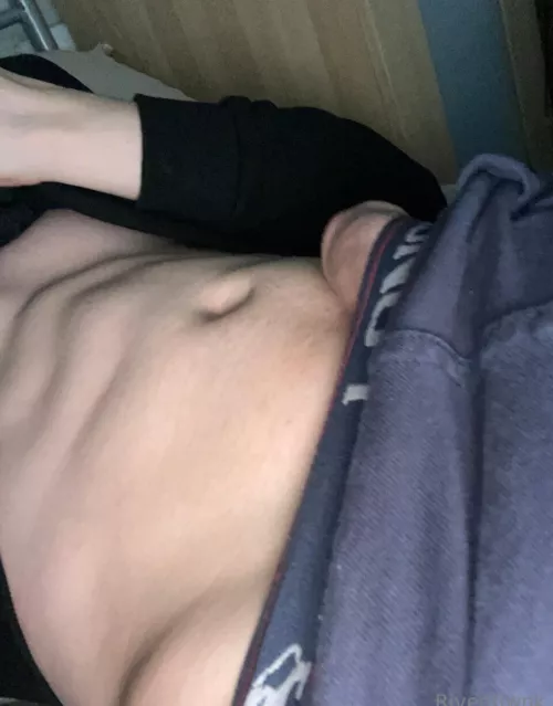 [18] i caught you peeking 🙈👀