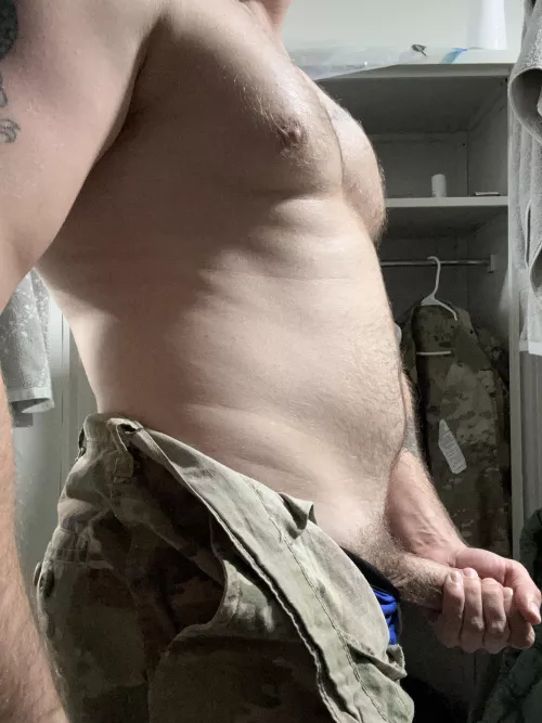 (31) Dad bod that serves 