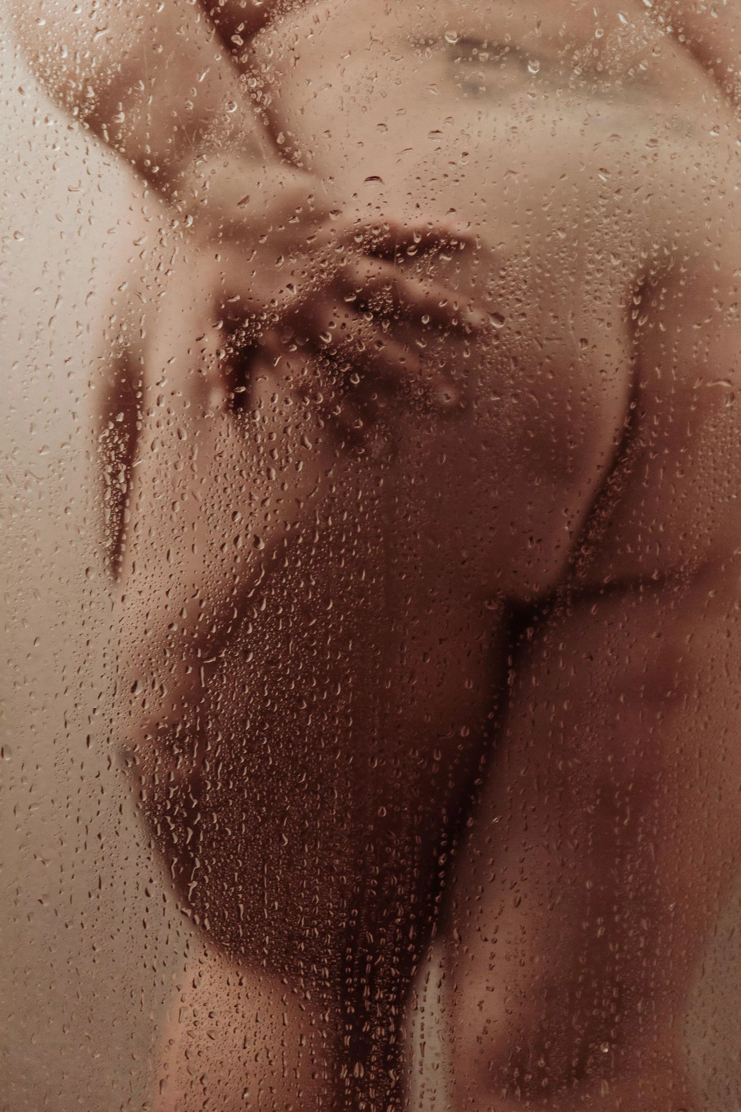 Getting wet over here 💦 DMs Open 🥵