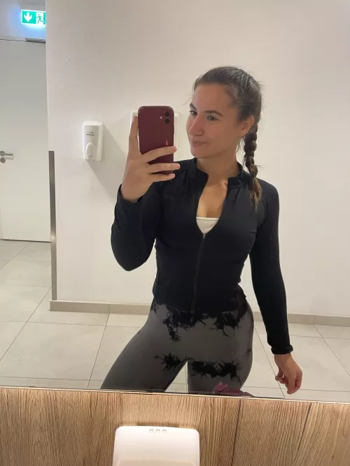 gymgirl looking forward to workout! 