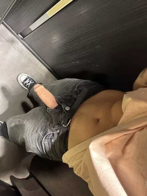 I need bros to send nudes every morning, sny volunteers?
