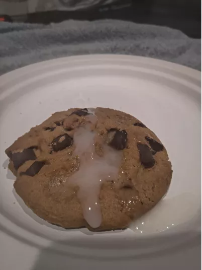 I want to watch you eat this cum cookie 🍪