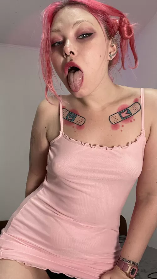 you'd like to see what that girl with the pink hair can do, wouldn't you