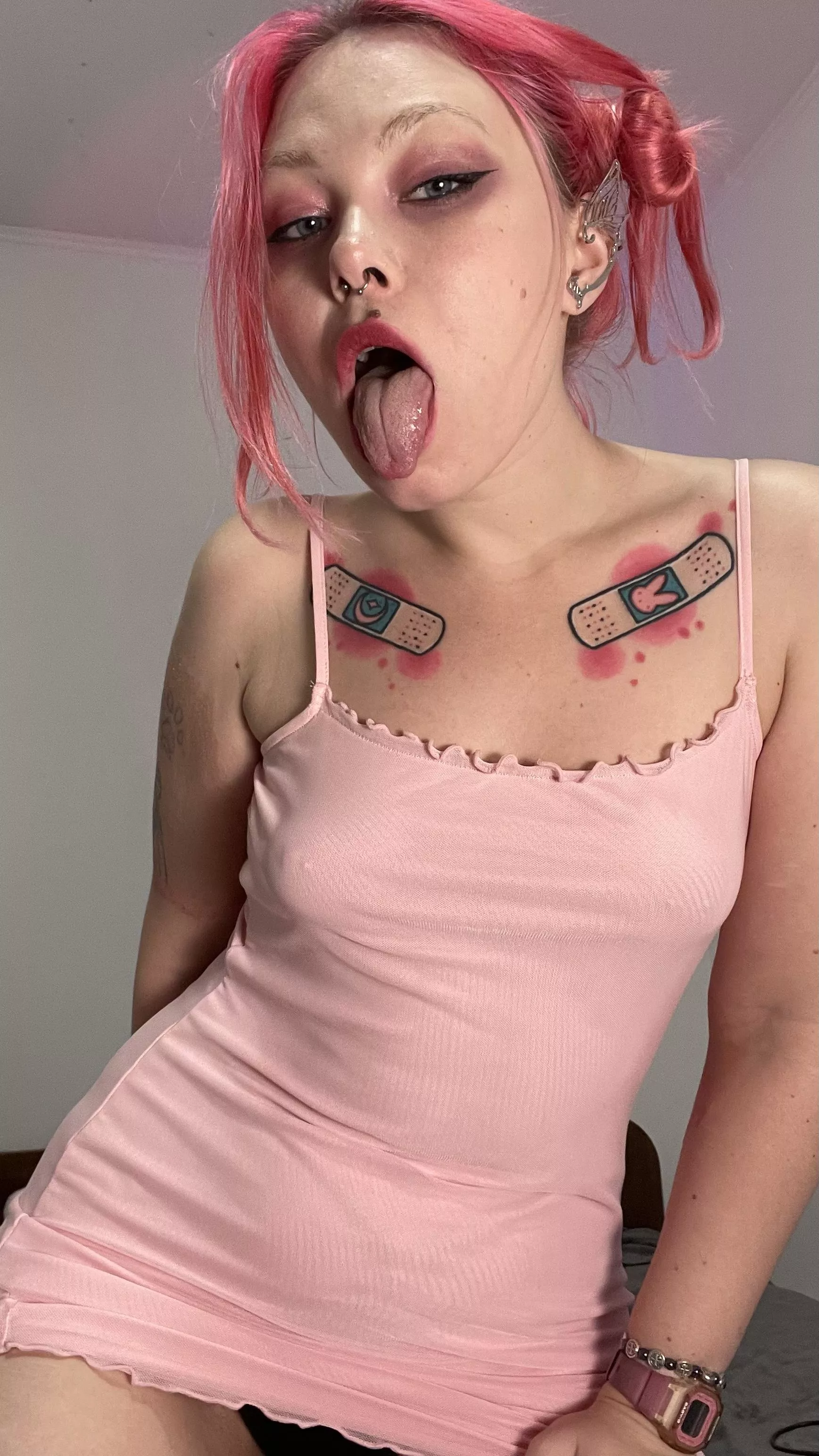 you'd like to see what that girl with the pink hair can do, wouldn't you