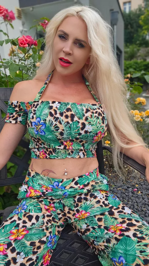 Aging has given this 60y/o the wisdom to master the art of seduction.