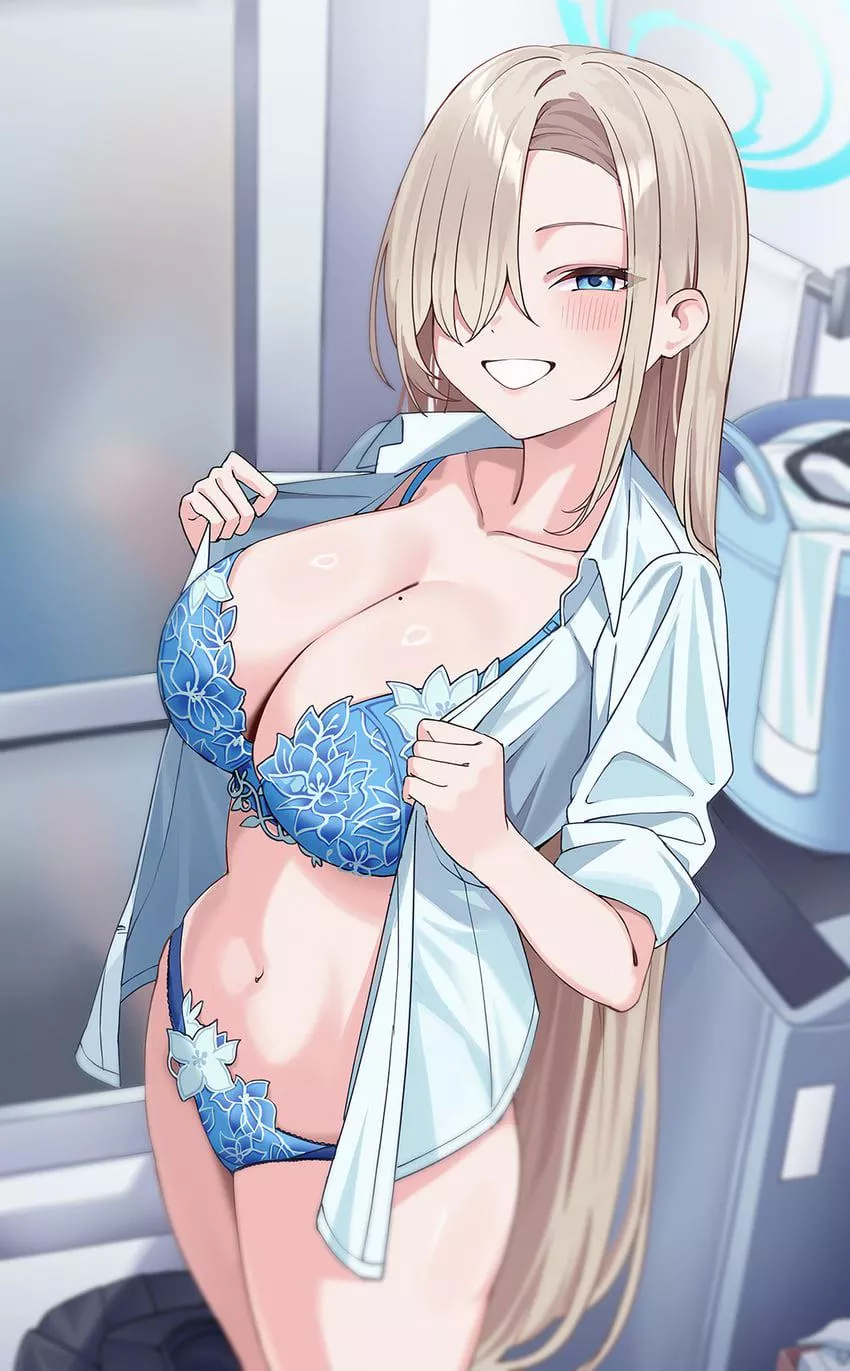 Asuna getting dressed