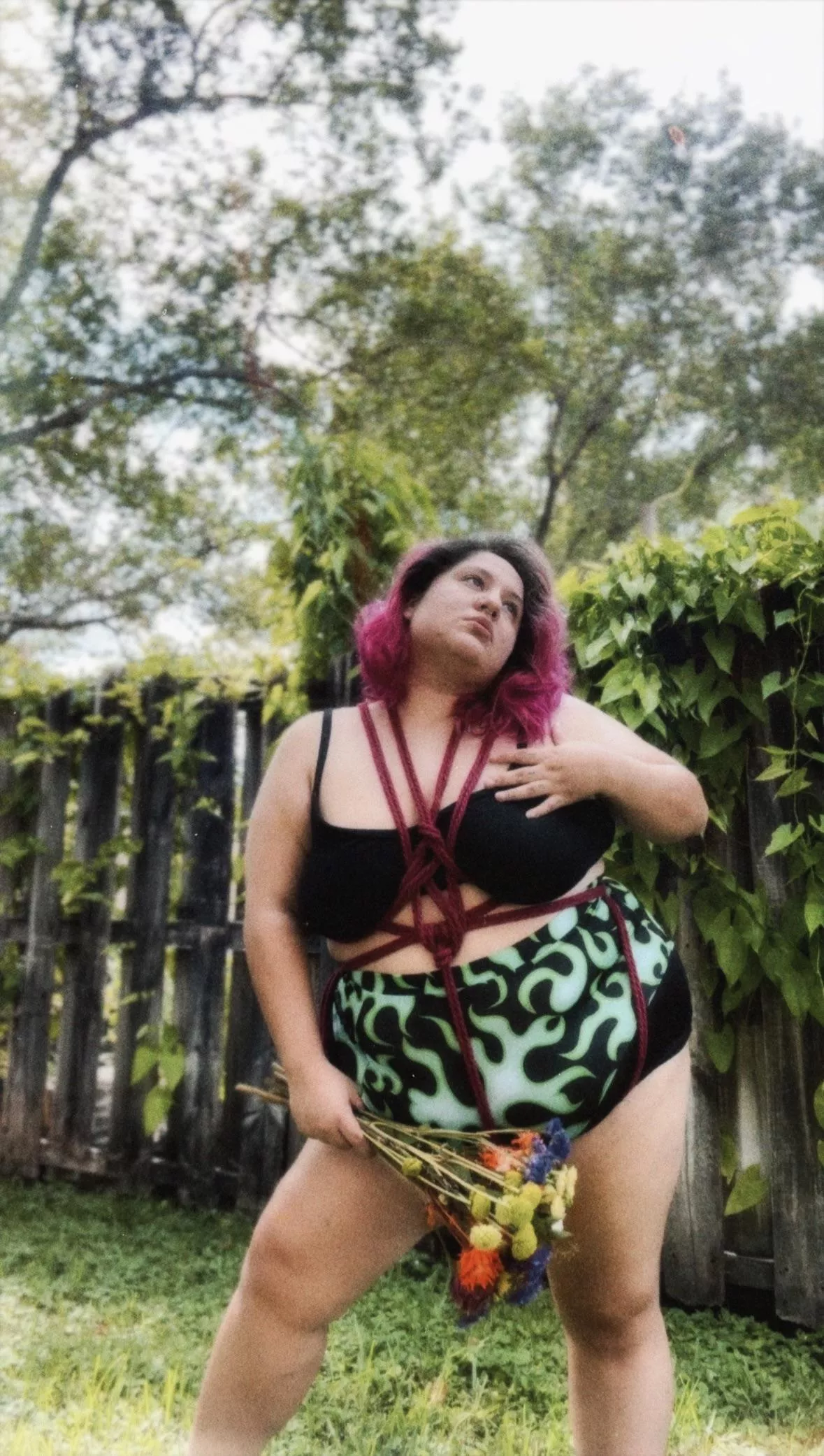 Freestyle Shibari nature photoshoot 😊🪢