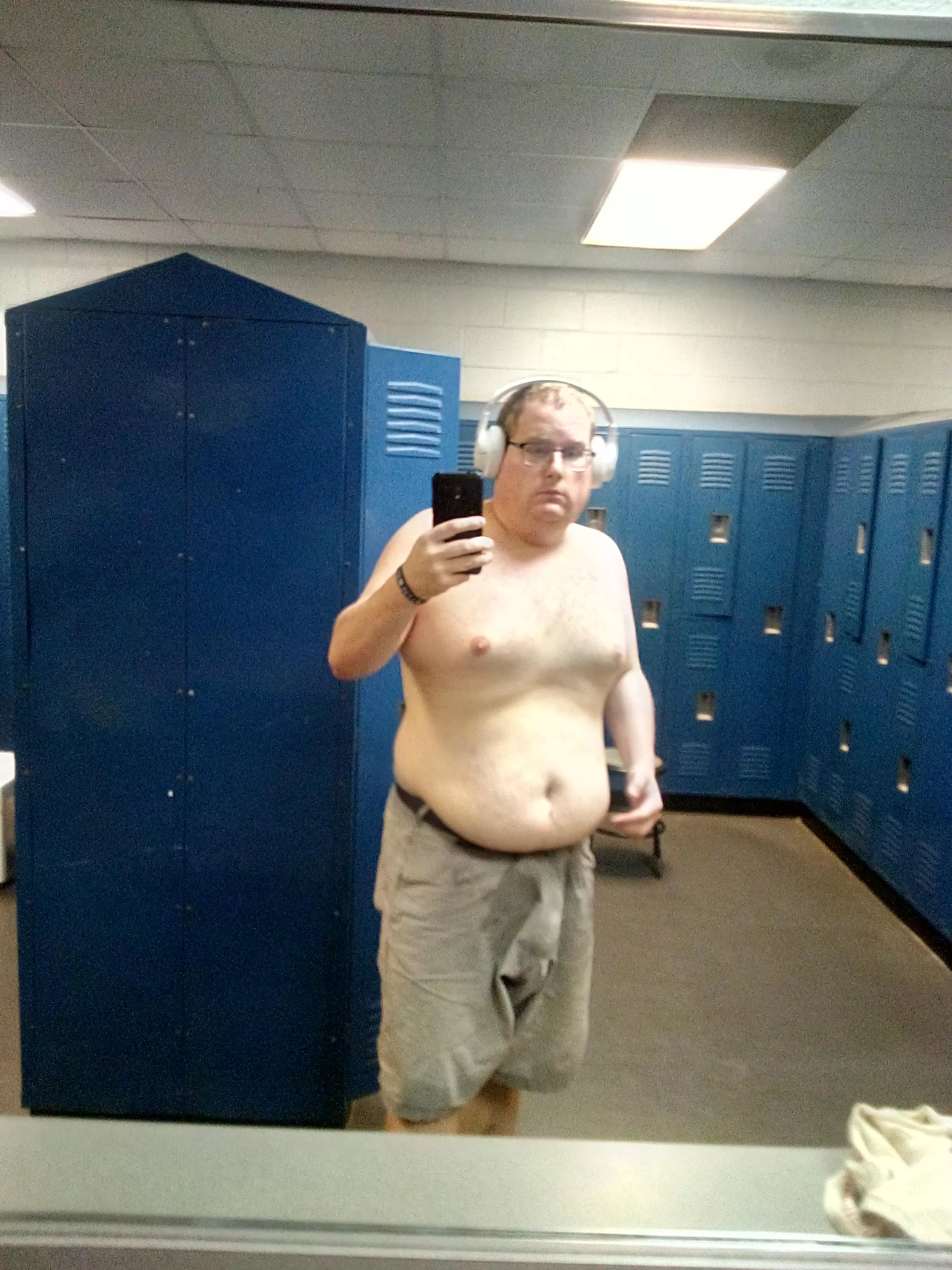 I have lost 50 lbs and still no looks in the locker room