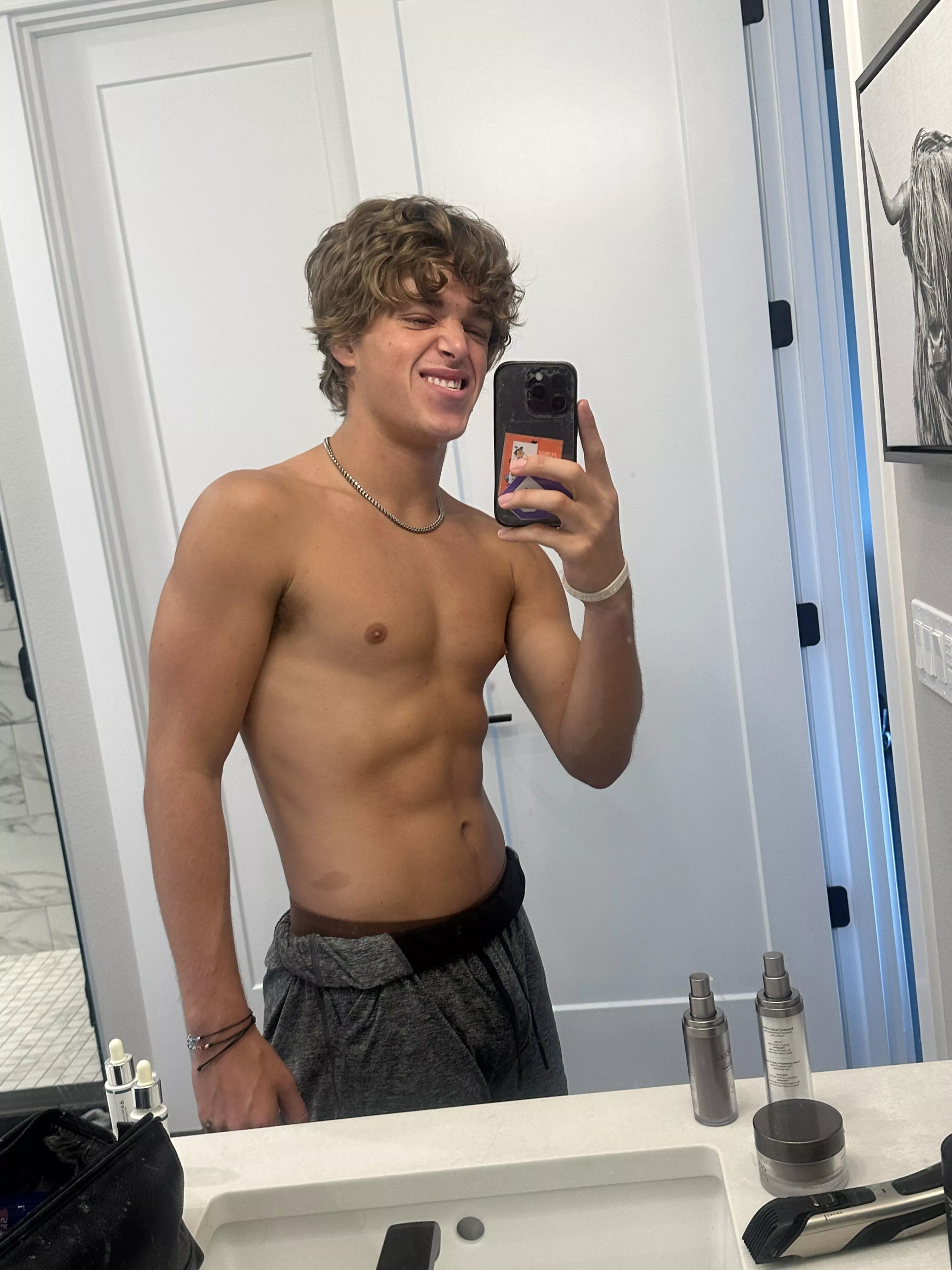 it’s my birthday!!! thanks for all the love here these past couple months. thankful for this subreddit truly!!! 