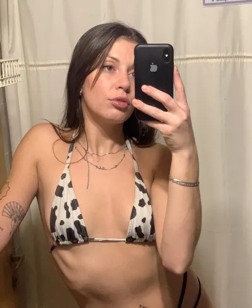 Mirror selfie so you'll see how this bikini is slaying