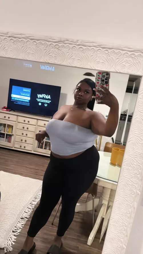 Pretty face, pretty titties combo