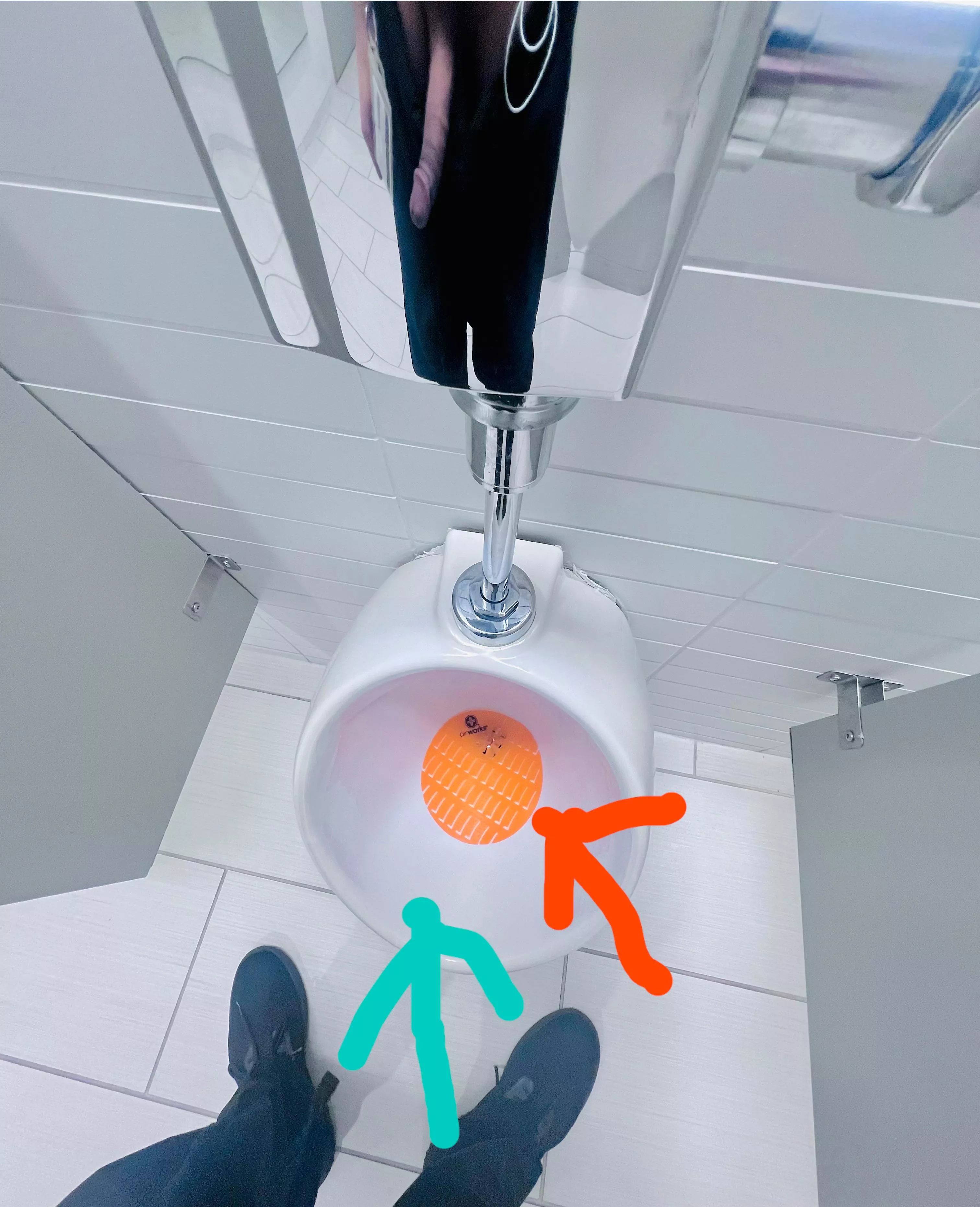 When you guy pee do you aim for the white part ? Or the little thingy at the bottom ?👀