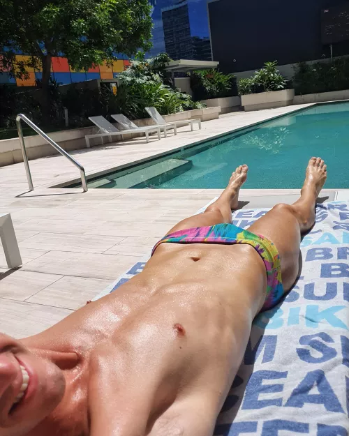 Who prefers sunbaking in trunks?