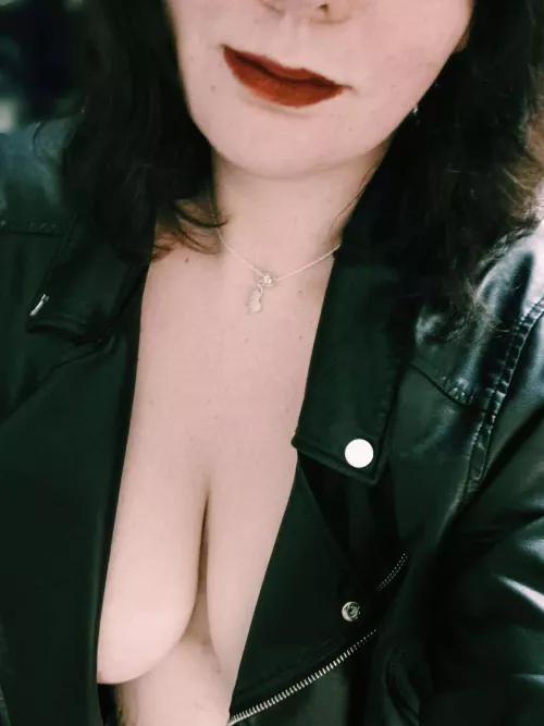 Badass in black. ❤️