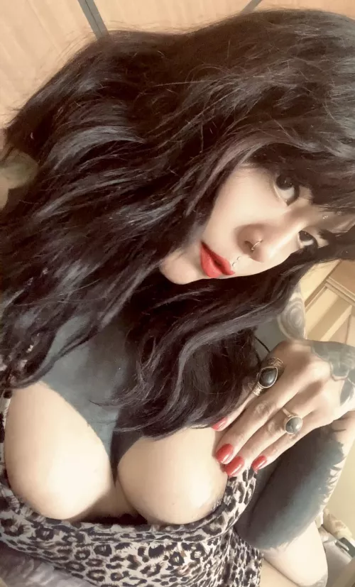 Blouse down + wet nipples= 🔥